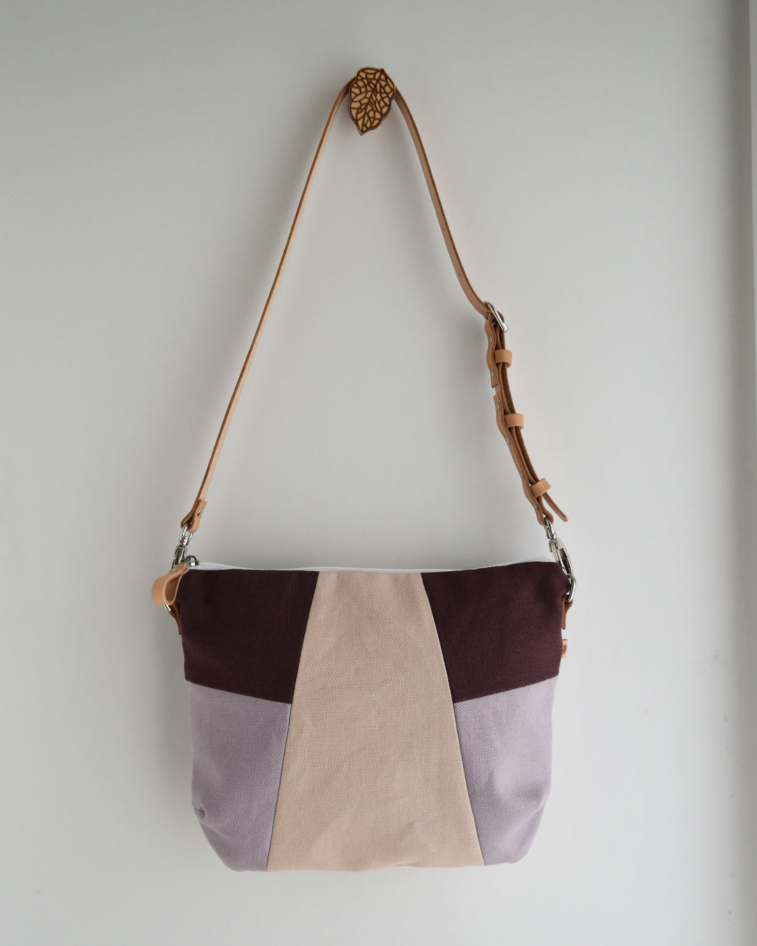 Tracolla CALATEA geometrica cipria + lilla + prugna