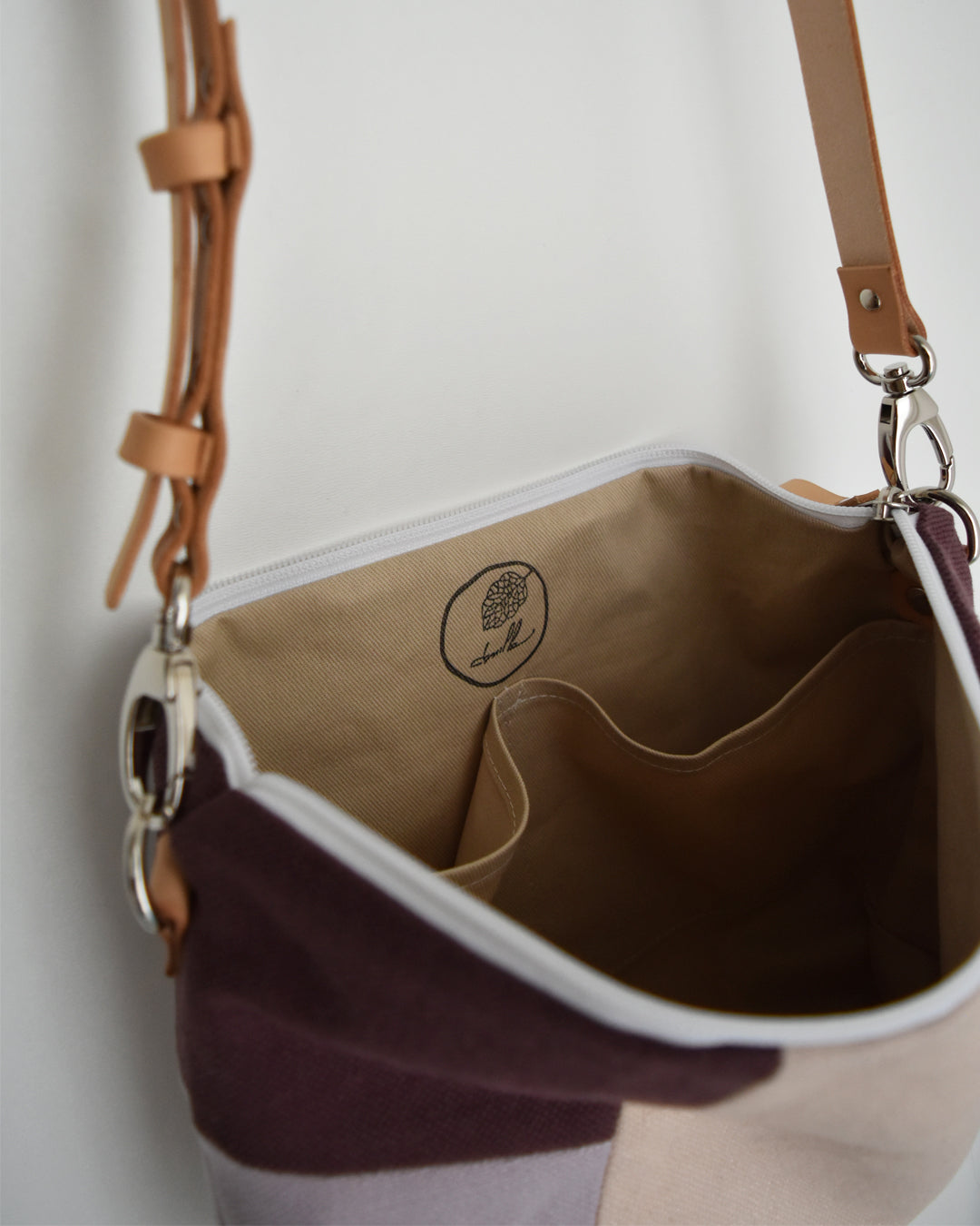 Tracolla CALATEA geometrica cipria + lilla + prugna