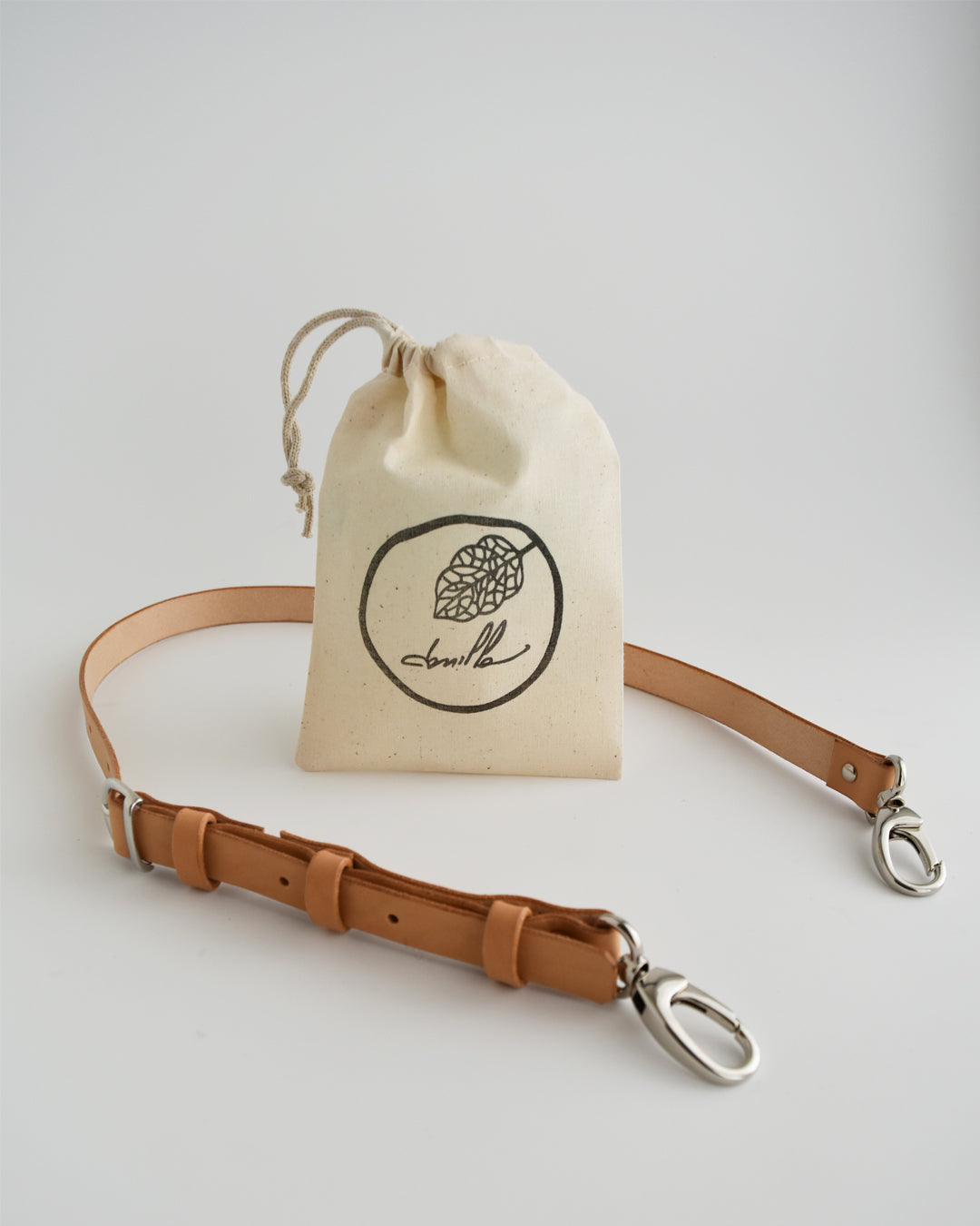 Tracolla per borsa in vera pelle a concia vegetale.