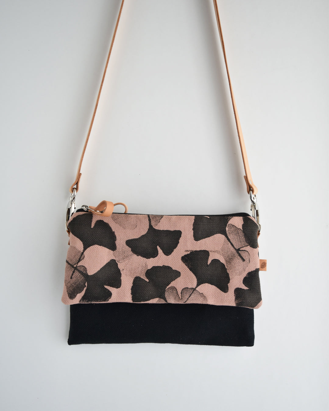 Tracolla doppia CAMELIA nero + rosa antico gingko nero