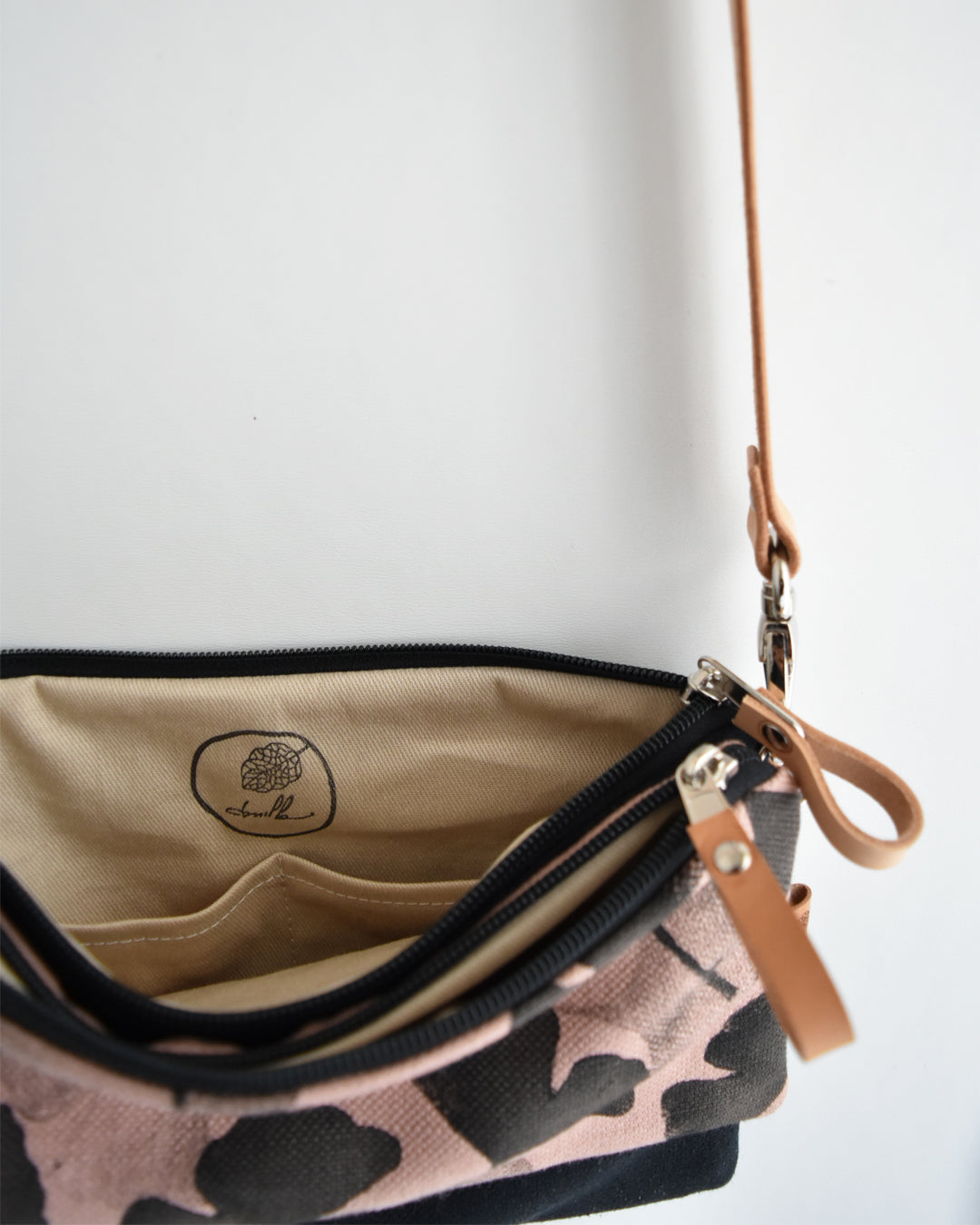 Tracolla doppia CAMELIA nero + rosa antico gingko nero