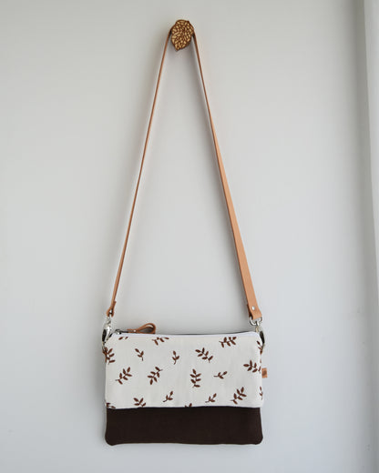 Tracolla doppia CAMELIA cioccolato + bianco germogli
