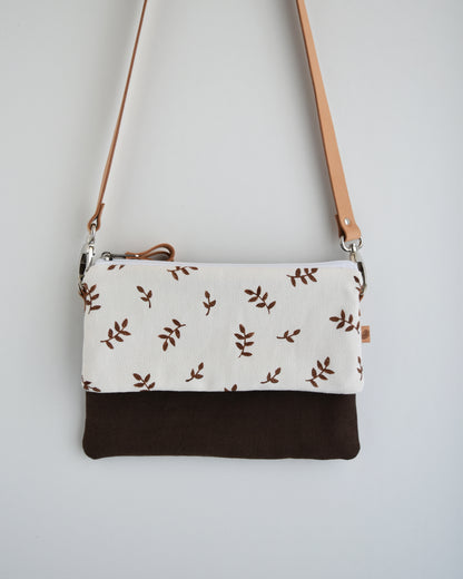 Tracolla doppia CAMELIA cioccolato + bianco germogli