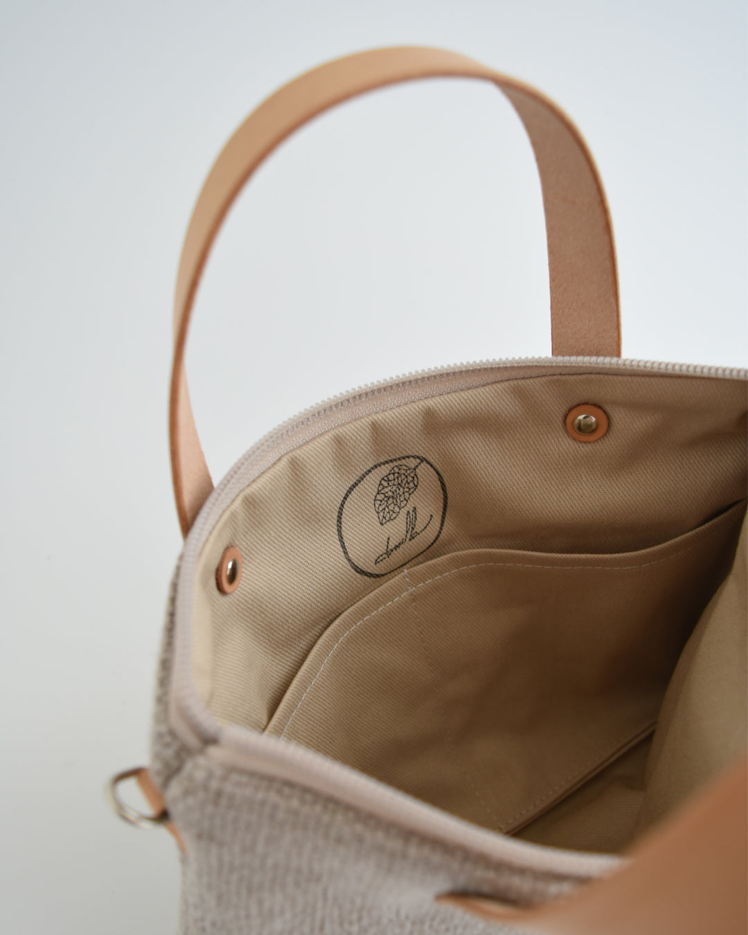 Pochette grande CHENZIA con manici - essenziale beige