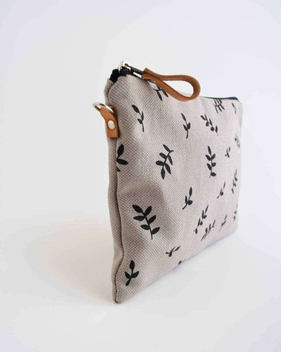 Pochette grande CHENZIA - grigio perla stampa germogli