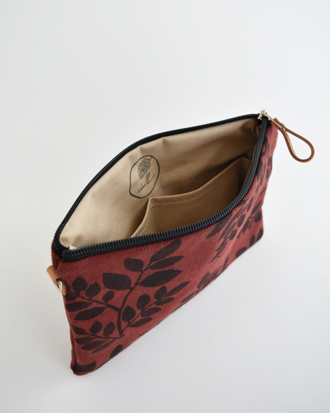 Pochette grande CHENZIA - terra rossa stampa foliage